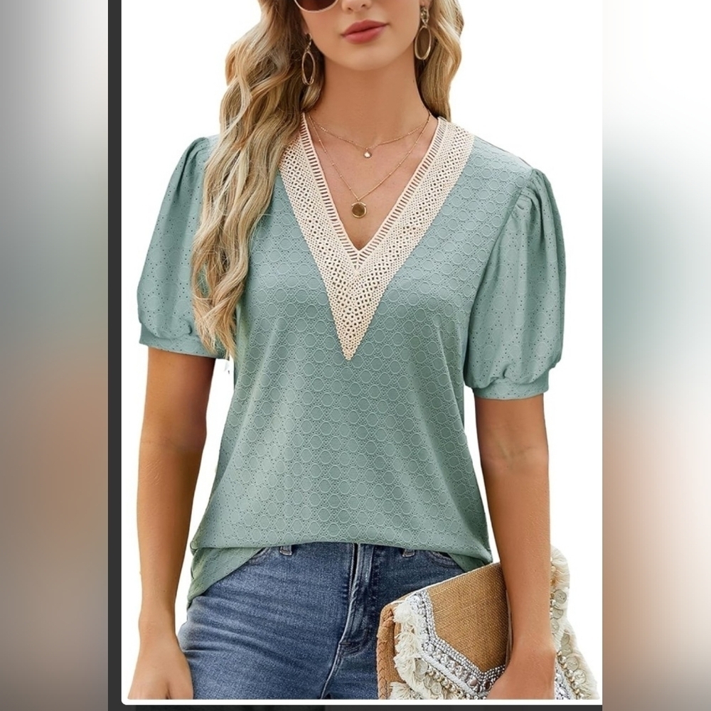 Green V-Neck Lace Trim Short Sleeve Top Size Medium